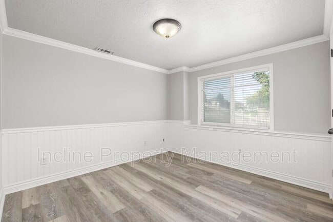 Building Photo - 4016 S Sunrise Dr