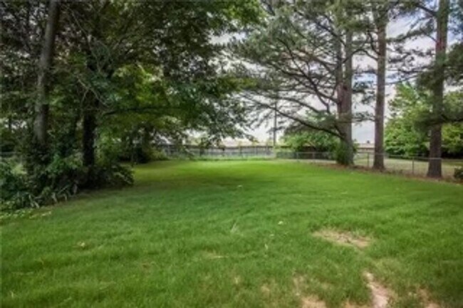 Building Photo - Beautiful 3 Bedroom / 2 Bathroom Home - ASK ABOUT OUR CASHLESS SECURITY DEPOSIT OPTION