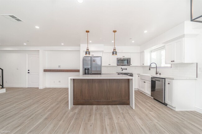 Building Photo - 3 br, 3 bath Duplex - 10224 La Reina Avenu...