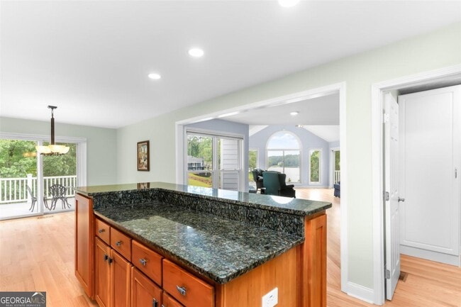 Building Photo - 1060 Old Rock Rd