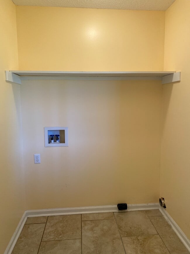 Building Photo - 15 Patricia Ln