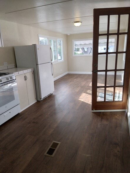 Kitchen Dining Area - 3300 Portola Dr