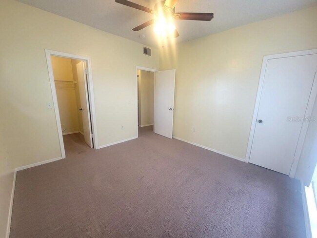 Building Photo - 10020 Strafford Oak Ct