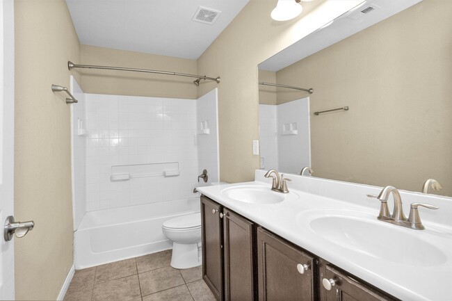 Building Photo - 13405 Clayton Lake Ln