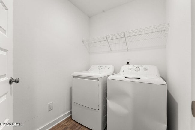 Building Photo - 5899 Tyndall Pl