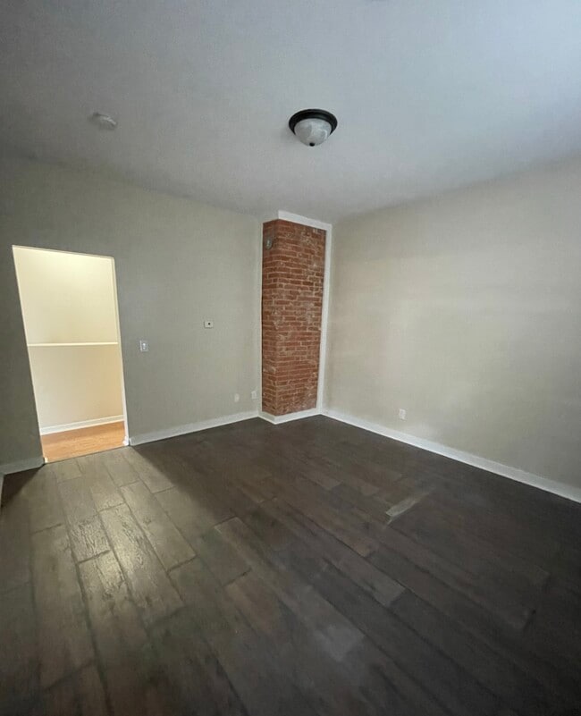 Building Photo - 437 Loras Blvd