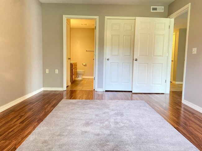 Building Photo - Condominium in FoxPointe