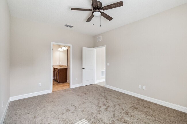 Building Photo - Beautiful New Energy Efficient 4/2 Close t...