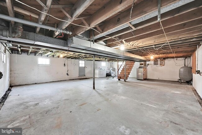 Building Photo - 27 Roselle Ave