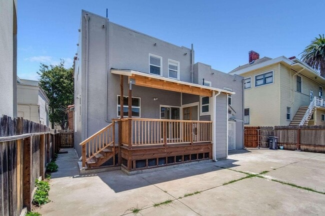 Building Photo - 1305 Walnut St