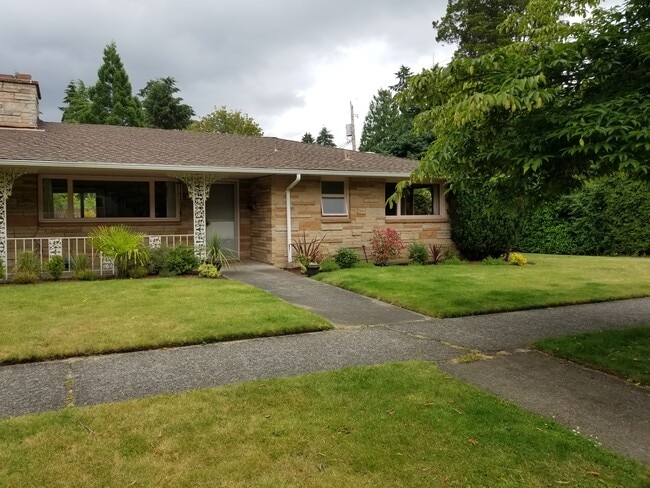 Building Photo - 606 Percival St SW