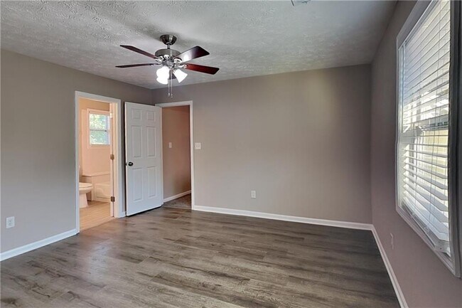 Building Photo - 40 Briar Gate Ln