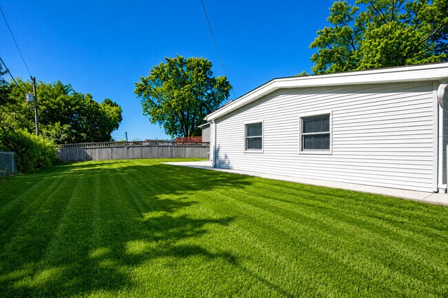 Building Photo - 7777 Ramsgate Cir S
