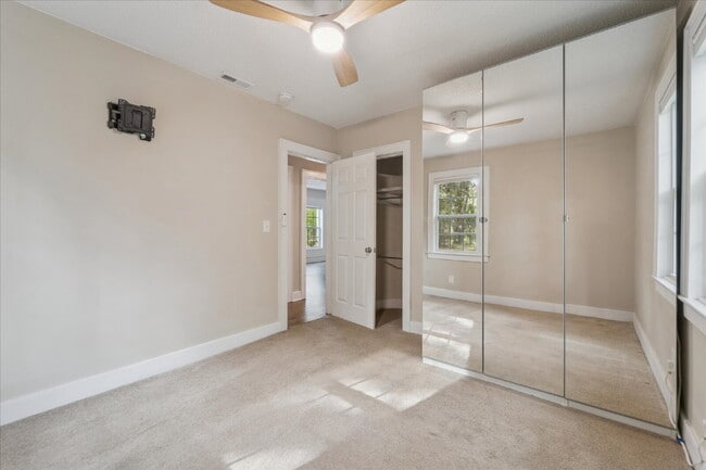 Building Photo - Charming Midtown Home – Updated and Move-I...