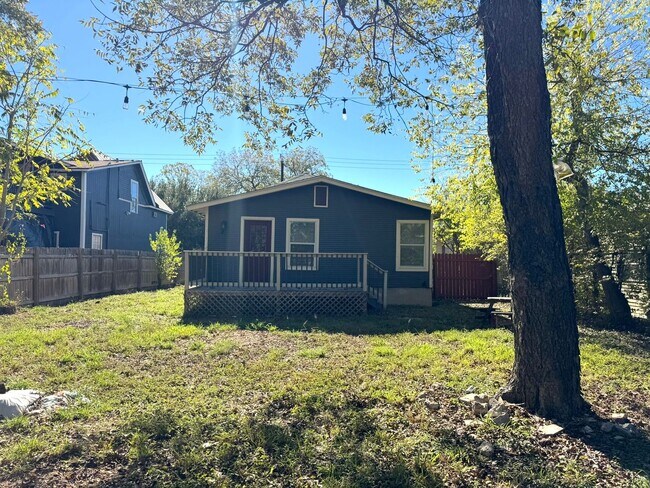 Building Photo - Ready For Move In - Beautifully Renovated Cottage Home in South San Antonio - Near Downtown SA