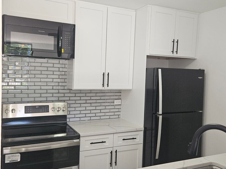Building Photo - 2281 S Vaughn Way