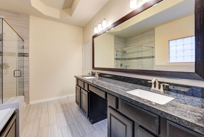 Building Photo - 10014 Spring Shadows Park Cir