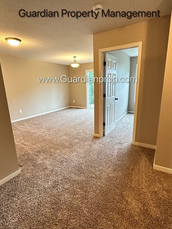 Building Photo - Champlin Town Home, 2 Car Garage, Dishwasher, Washer/Dryer, Balcony, July/Aug 1st Move In