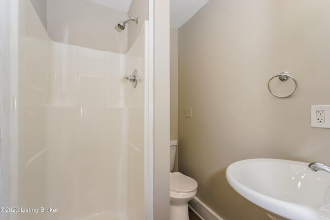 Building Photo - 3630 River Park Dr