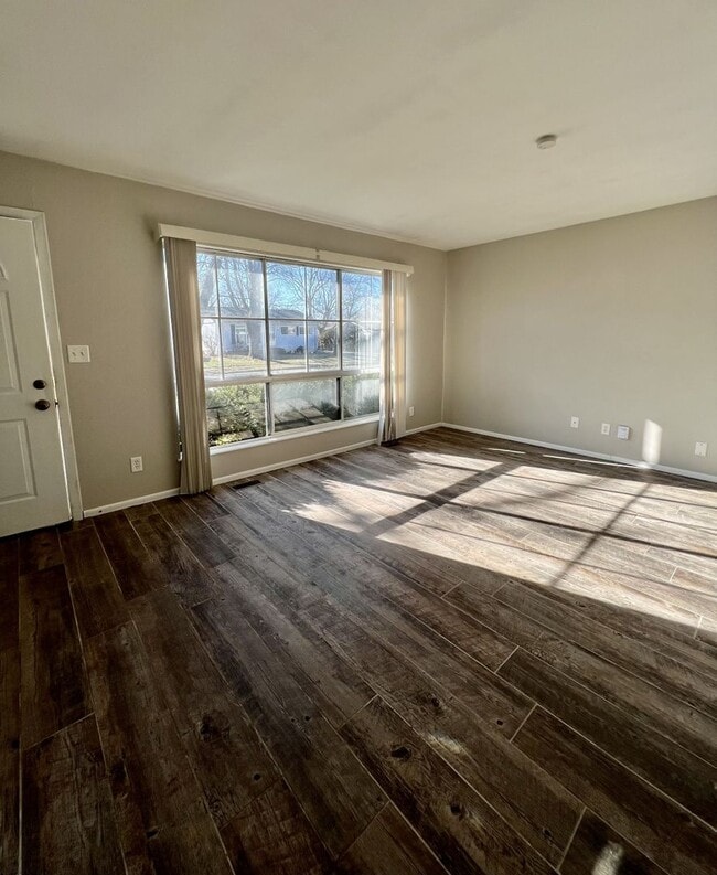 Building Photo - Charming Ranch Home with Flexible Space and Private Backyard