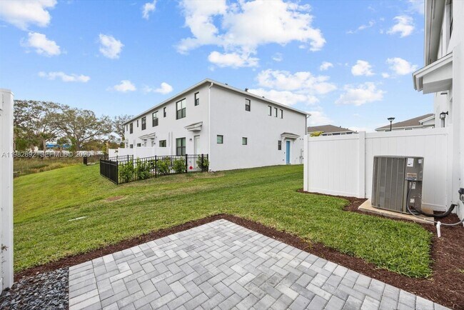 Building Photo - 2880 SE Federal Hwy