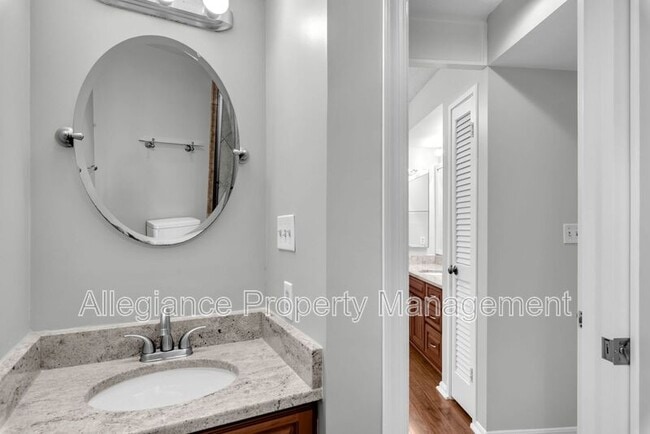 Building Photo - 5904 Mt Eagle Dr