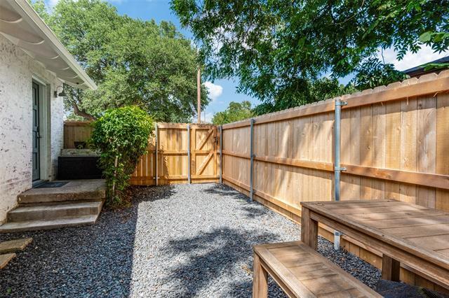 Building Photo - 6440 Lontos Dr