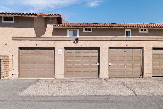 Building Photo - Studio Condo