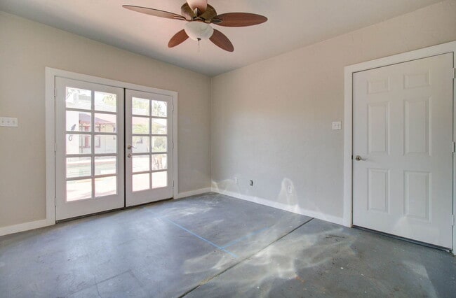 Building Photo - 1310 W Lynwood St