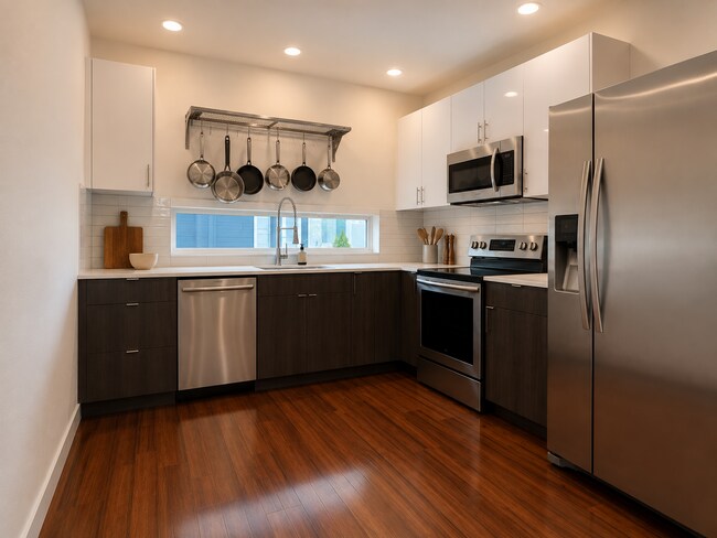 Building Photo - Beacon Hill Townhome