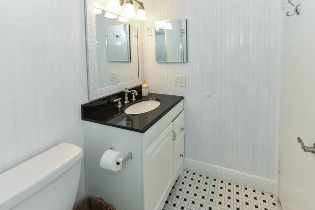 Building Photo - 1605 S US Hwy 1