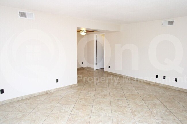 Building Photo - 515 W Harvard Dr