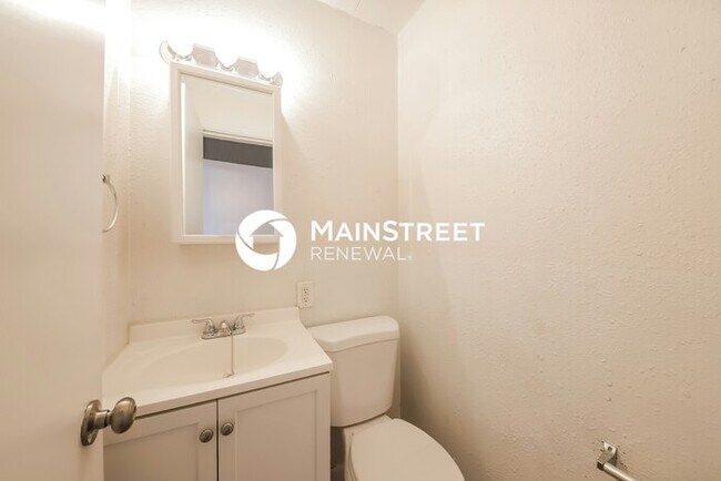 Building Photo - 2 Bedroom Pet-Friendly Home in Phoenix, AZ with Main Street Renewal