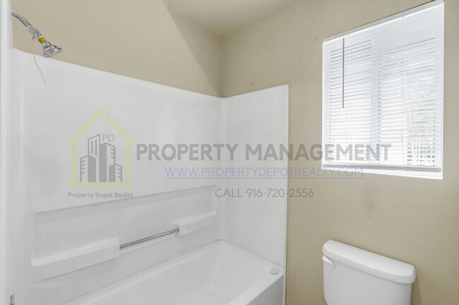 Building Photo - 3 bedroom 2 baths available in a gate community