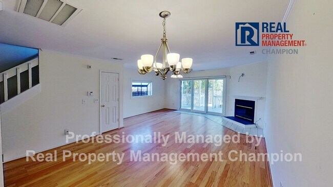 Building Photo - Spacious End Unit Townhome with Private Decks on Two Levels