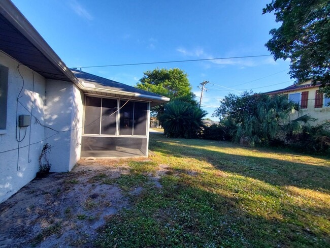 Building Photo - 1436 SE 33rd Terrace