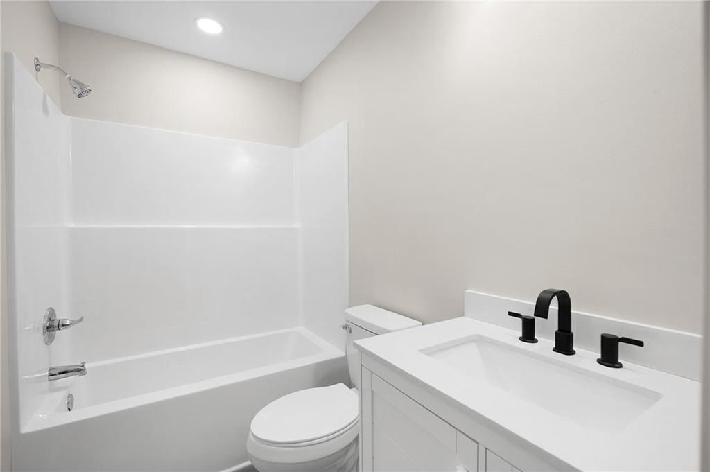 Building Photo - 135 Holly Creek Dr