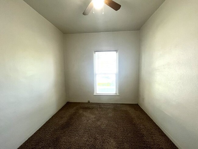Building Photo - 1 bed, 1 bath located in Corona!