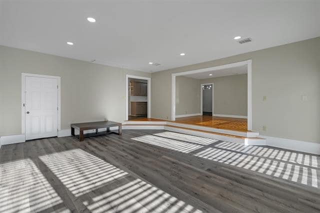 Building Photo - 406 N Bonham Dr