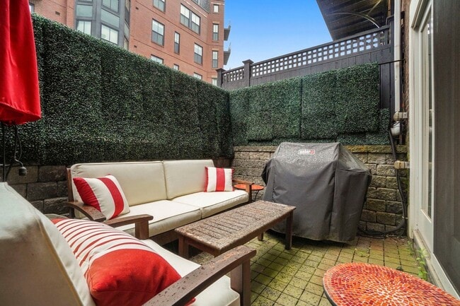 Building Photo - 16 Follen St