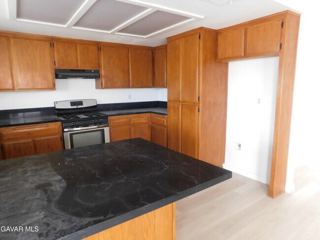 Building Photo - 8260 Viburnum Ave