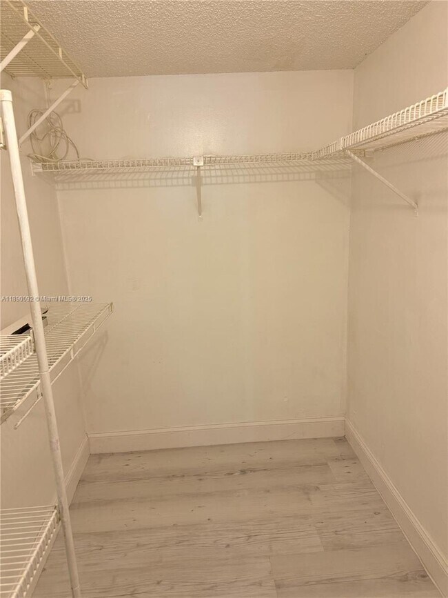 Building Photo - 9539 Boca Cove Cir