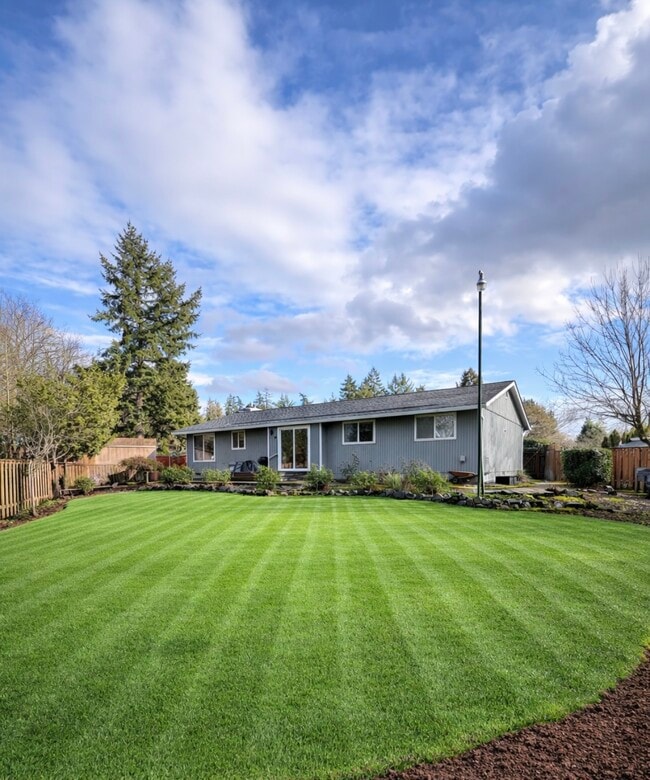 Building Photo - 19315 SW Oak St