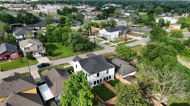 Building Photo - 4554 Newberry St