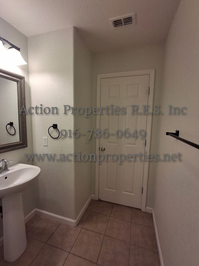 Building Photo - 2308 Las Palomas Loop