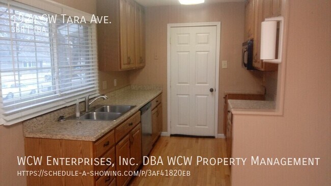 Building Photo - 1924 SW Tara Ave