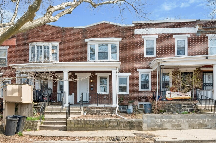 Building Photo - 5815 N 21st St