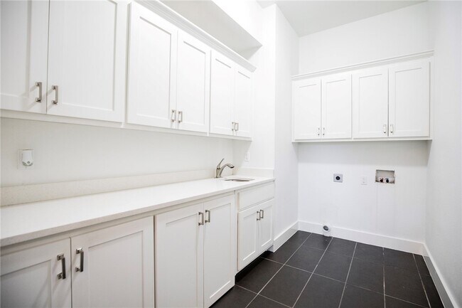 Building Photo - 3 S Castle Oaks Ct