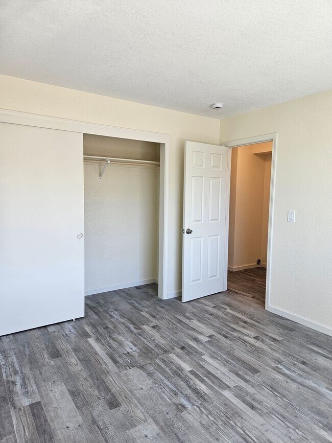 Building Photo - 2 bedroom or 1 bed with loft