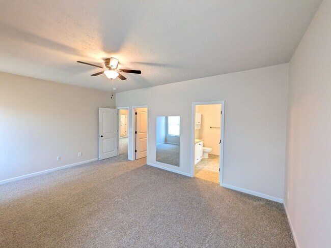 Building Photo - 859 Westlawn Dr
